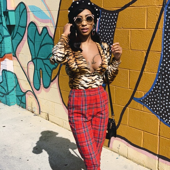 Sateen deep V animal print blouse - Picture 4 of 6